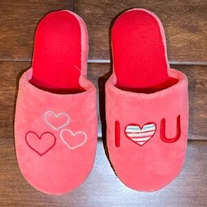 Slipper's perfect for Valentine's Day! Ladies Size 7-8